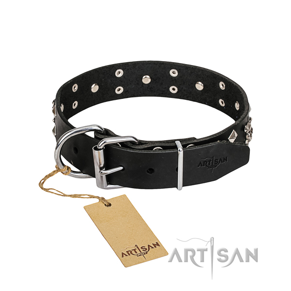 Leather dog collar with worked out edges for pleasant daily wearing
